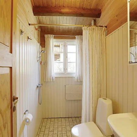 Three-bedroom Holiday In Aakirkeby * Vester Somarken